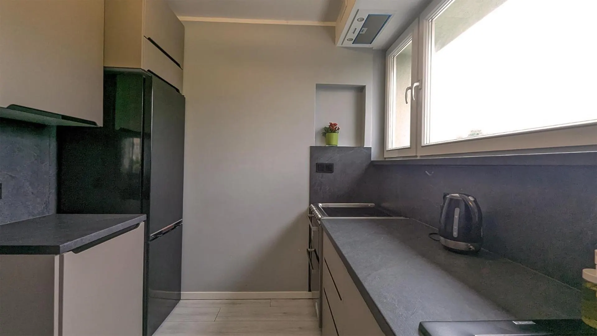 Sunny 3-Room Appartement, Near National Stadium Warschau 0*,