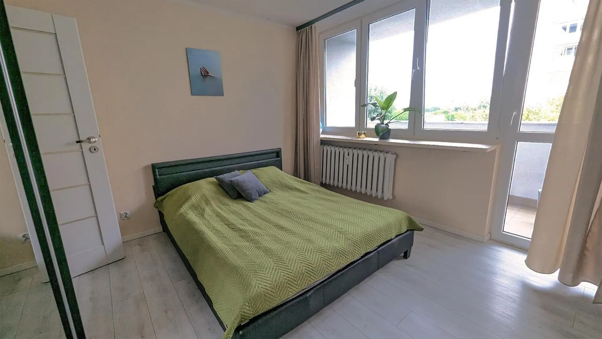 Sunny 3-Room Appartement, Near National Stadium Warschau 0*,  Polen